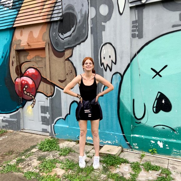 Meet your Posher, Laura - Picture 2 of 8